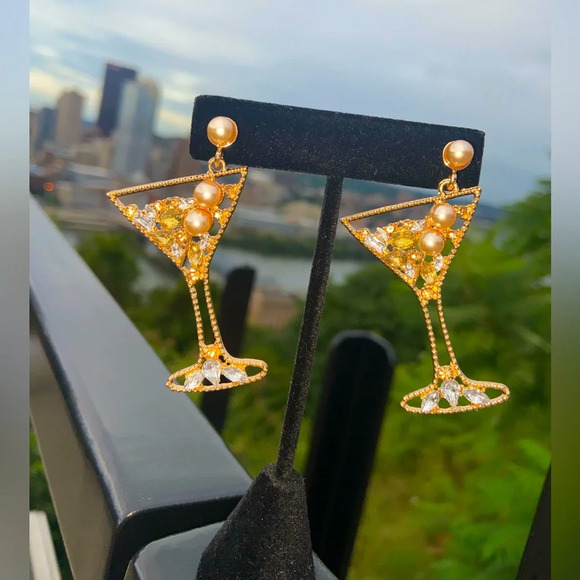 Pearly Cosmopolitan Earrings - Picture 2 of 6